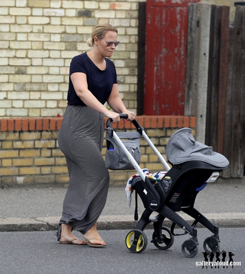 Taking_Baby_Cole_for_a_stroll2C_London_25_07_17_281429.jpg
