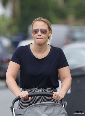 Taking_Baby_Cole_for_a_stroll2C_London_25_07_17_28229.jpg
