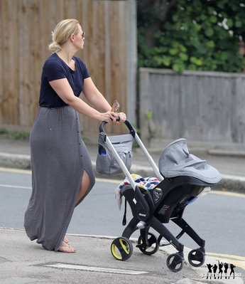 Taking_Baby_Cole_for_a_stroll2C_London_25_07_17_28429.jpg
