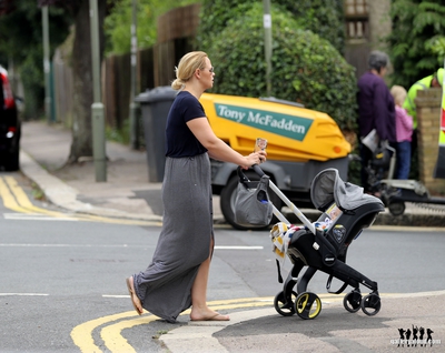 Taking_Baby_Cole_for_a_stroll2C_London_25_07_17_28629.jpg