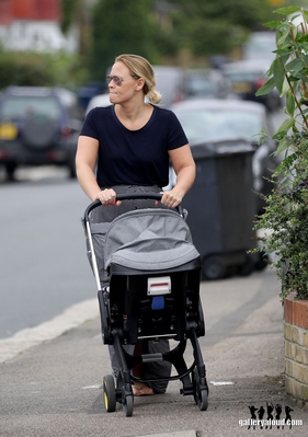 Taking_Baby_Cole_for_a_stroll2C_London_25_07_17_28929.jpg