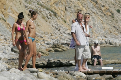 Sarah_on_the_beach_in_Ibiza_200609_8.jpg