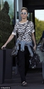 Sarah_Harding_and_Chad_Johnson_put_on_a_show_of_unity_to_leave_hotel_28_08_17_281429.jpg