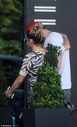 Sarah_Harding_and_Chad_Johnson_put_on_a_show_of_unity_to_leave_hotel_28_08_17_283029.jpg
