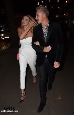 Arriving___Leaving_the_Waldorf_Hilton_hotel_15_09_17_282829.jpg