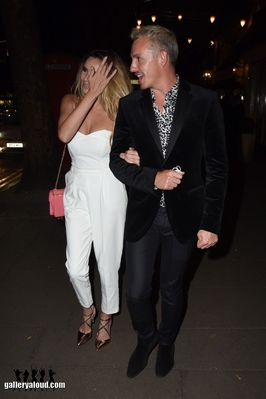 Arriving___Leaving_the_Waldorf_Hilton_hotel_15_09_17_282929.jpg