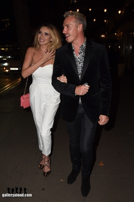 Arriving___Leaving_the_Waldorf_Hilton_hotel_15_09_17_283029.jpg