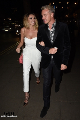 Arriving___Leaving_the_Waldorf_Hilton_hotel_15_09_17_283629.jpg