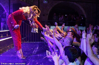 G-A-Y_16_09_17_287429.jpg