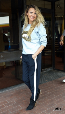 Arriving_at_Signal_Radio_in_Stoke_on_Trent_26_09_17_281729.jpg