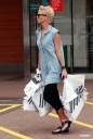 Sarah_Harding_leaving_John_Lewis_store_080709_3.jpg