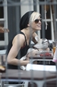 Sarah_Harding_at_pub_with_friends_120609_11.jpg