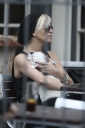 Sarah_Harding_at_pub_with_friends_120609_18.jpg