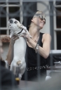 Sarah_Harding_at_pub_with_friends_120609_7.jpg