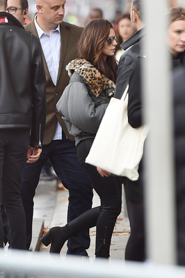 Arriving_at_the_L_Oreal_Paris_Fashion_Show_01_10_17_28429.jpg