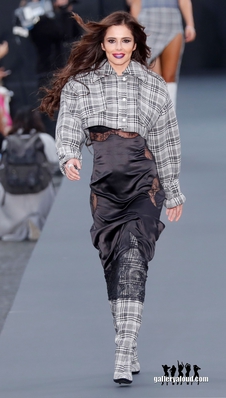 L_Oreal_Paris_Fashion_Show_01_10_17_286829.jpg