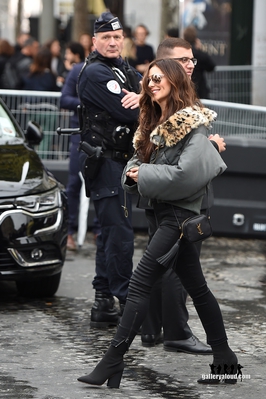 Leaving_L_Oreal_Fashion_Show_01_10_17_281029.jpg