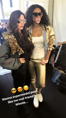Leaving_L_Oreal_Fashion_Show_01_10_17_283229.jpg