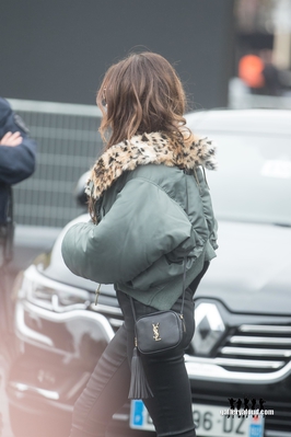Leaving_L_Oreal_Fashion_Show_01_10_17_283329.jpg