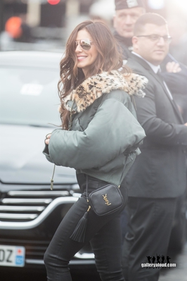 Leaving_L_Oreal_Fashion_Show_01_10_17_283729.jpg