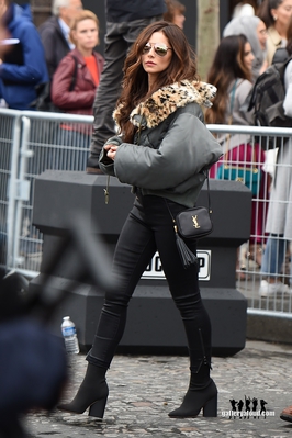 Leaving_L_Oreal_Fashion_Show_01_10_17_28829.jpg