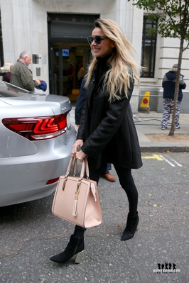 At_BBC_Radio_2_studios_03_10_17_283829.jpg