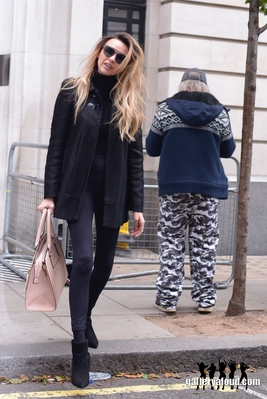 At_BBC_Radio_2_studios_03_10_17_286629.jpg