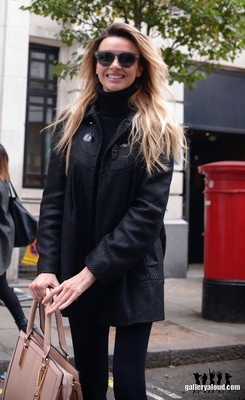At_BBC_Radio_2_studios_03_10_17_287929.jpg
