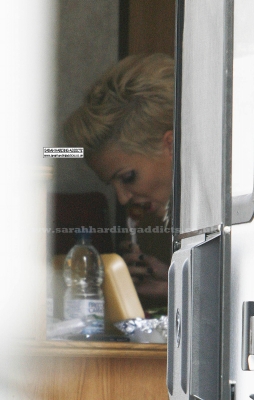 Sarah_Harding_on_the_set_of_St_Trinians_movie_110709_23.jpg
