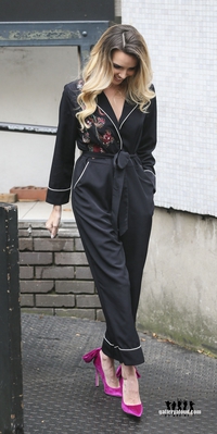Leaving_the_ITV_studios_26_10_17_282829.jpg