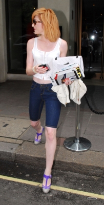 Nicola_Roberts_leaves_Mayfair_hotel_150709_12.jpg