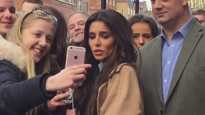 Cheryl_Meets_Fans_at_Prince2592s_Trust_Centre_Opening_mp40000.jpg