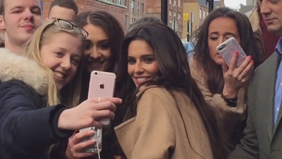 Cheryl_Meets_Fans_at_Prince2592s_Trust_Centre_Opening_mp40007.jpg