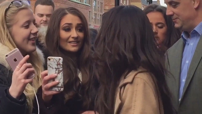 Cheryl_Meets_Fans_at_Prince2592s_Trust_Centre_Opening_mp40010.jpg