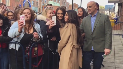 Cheryl_Meets_Fans_at_Prince2592s_Trust_Centre_Opening_mp40016.jpg