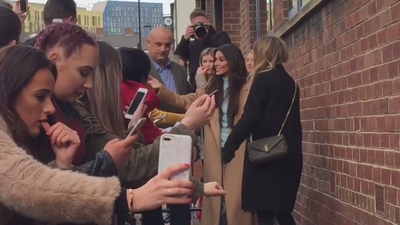 Cheryl_Meets_Fans_at_Prince2592s_Trust_Centre_Opening_mp40053.jpg