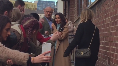 Cheryl_Meets_Fans_at_Prince2592s_Trust_Centre_Opening_mp40097.jpg