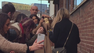 Cheryl_Meets_Fans_at_Prince2592s_Trust_Centre_Opening_mp40103.jpg