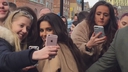 Cheryl_Meets_Fans_at_Prince2592s_Trust_Centre_Opening_mp40003.jpg