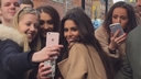 Cheryl_Meets_Fans_at_Prince2592s_Trust_Centre_Opening_mp40006.jpg