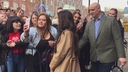 Cheryl_Meets_Fans_at_Prince2592s_Trust_Centre_Opening_mp40018.jpg