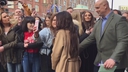 Cheryl_Meets_Fans_at_Prince2592s_Trust_Centre_Opening_mp40019.jpg