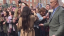 Cheryl_Meets_Fans_at_Prince2592s_Trust_Centre_Opening_mp40025.jpg