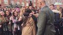 Cheryl_Meets_Fans_at_Prince2592s_Trust_Centre_Opening_mp40027.jpg