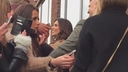 Cheryl_Meets_Fans_at_Prince2592s_Trust_Centre_Opening_mp40043.jpg