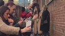 Cheryl_Meets_Fans_at_Prince2592s_Trust_Centre_Opening_mp40051.jpg