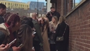 Cheryl_Meets_Fans_at_Prince2592s_Trust_Centre_Opening_mp40071.jpg