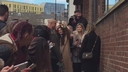 Cheryl_Meets_Fans_at_Prince2592s_Trust_Centre_Opening_mp40075.jpg
