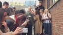 Имя файла=Cheryl_Meets_Fans_at_Prince2592s_Trust_Centre_Opening_mp40082.jpg
Размер файла=215КБ
Размеры=1920x1080
Дата=Фев 23, 2018 Cheryl_Meets_Fans_at_Prince2592s_Trust_Centre_Opening_mp40082.jpg