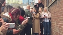 Имя файла=Cheryl_Meets_Fans_at_Prince2592s_Trust_Centre_Opening_mp40091.jpg
Размер файла=216КБ
Размеры=1920x1080
Дата=Фев 23, 2018 Cheryl_Meets_Fans_at_Prince2592s_Trust_Centre_Opening_mp40091.jpg